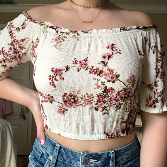 Floral Off The Shoulder Crop Top - Picture 3 of 5